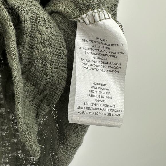 Absolutely Famous Size Small Shirt Green Tie Front Short Sleeve V Neck Ribbed - Picture 5 of 5